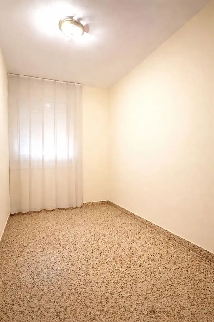 Dormitori de Pis en venda en Sant Boi de Llobregat amb Calefacció i Balcó