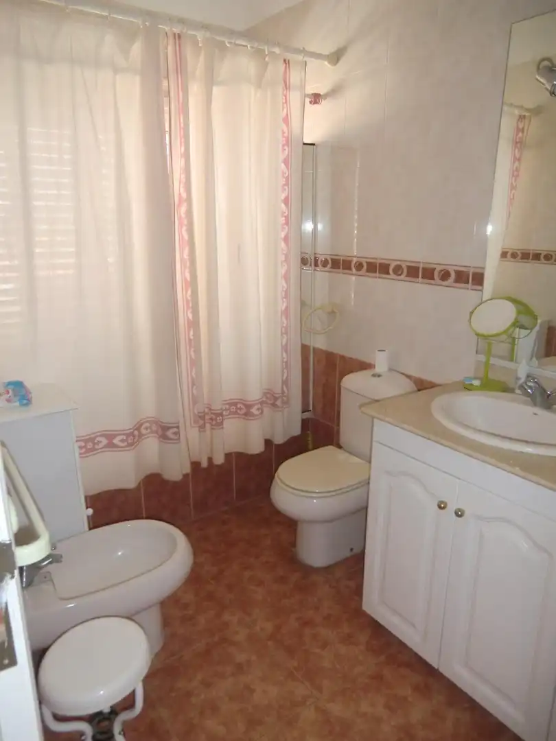 Badezimmer von Einfamilien-Reihenhaus zum Verkauf in Adeje mit Privatgarten, Terrasse und Abstellraum