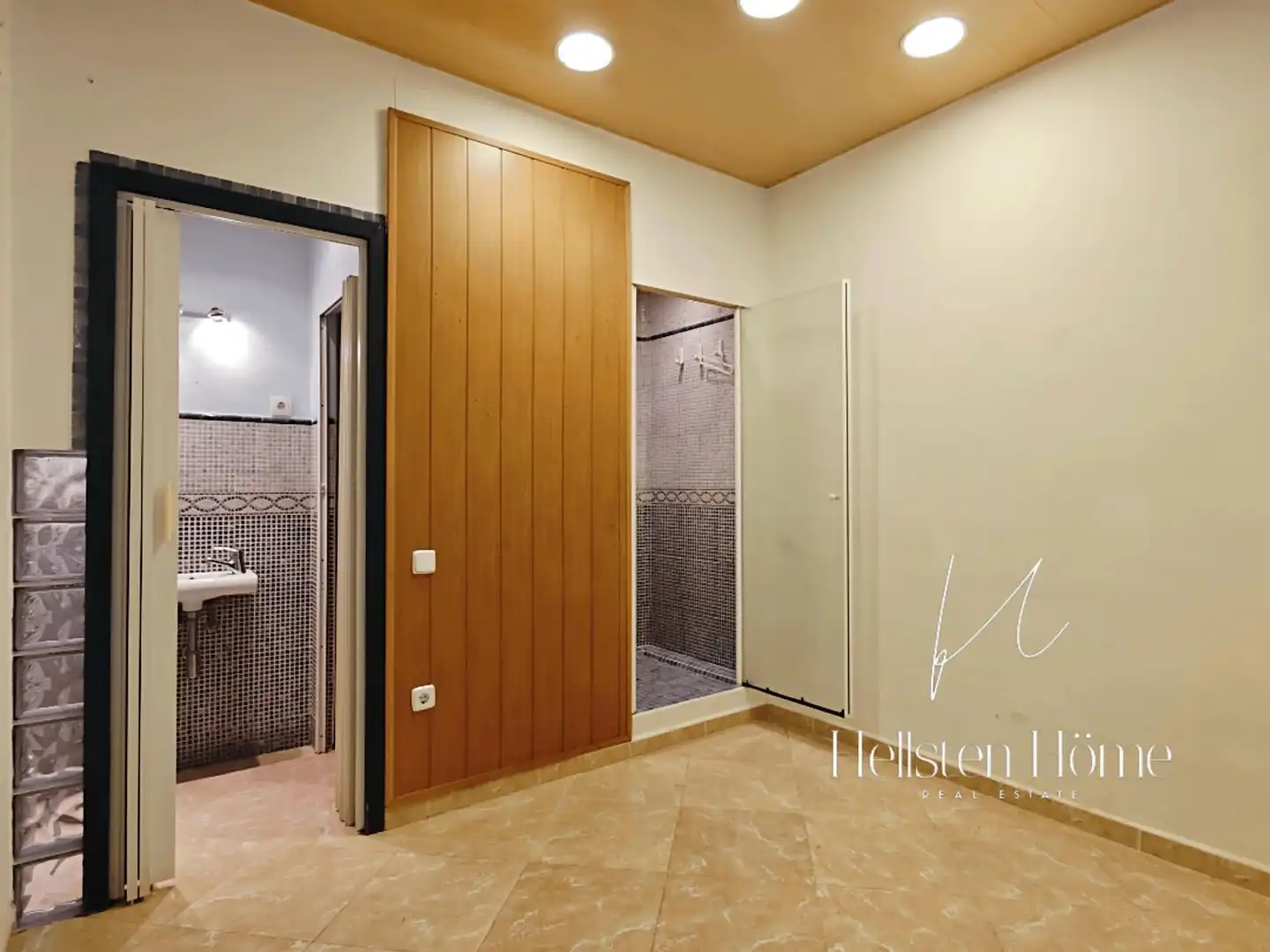 Badezimmer von Geschaftsraum zur Miete in Santa Coloma de Cervelló mit Klimaanlage