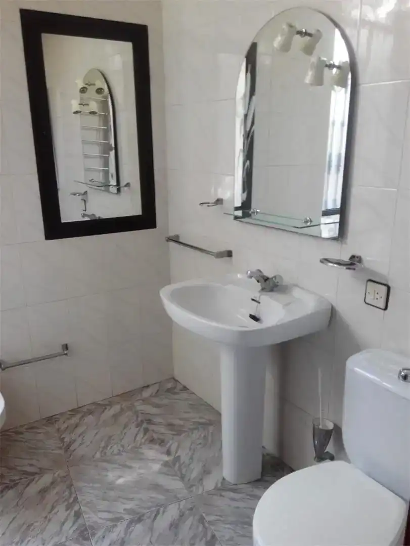 Badezimmer von Wohnung zur Miete in Valencia de Alcántara, Cáceres