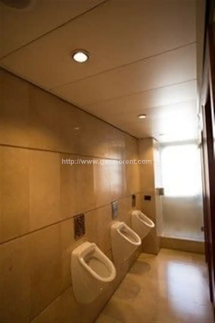 Baño de Oficina de alquiler en  Palma de Mallorca con Calefacción, Terraza y Amueblado