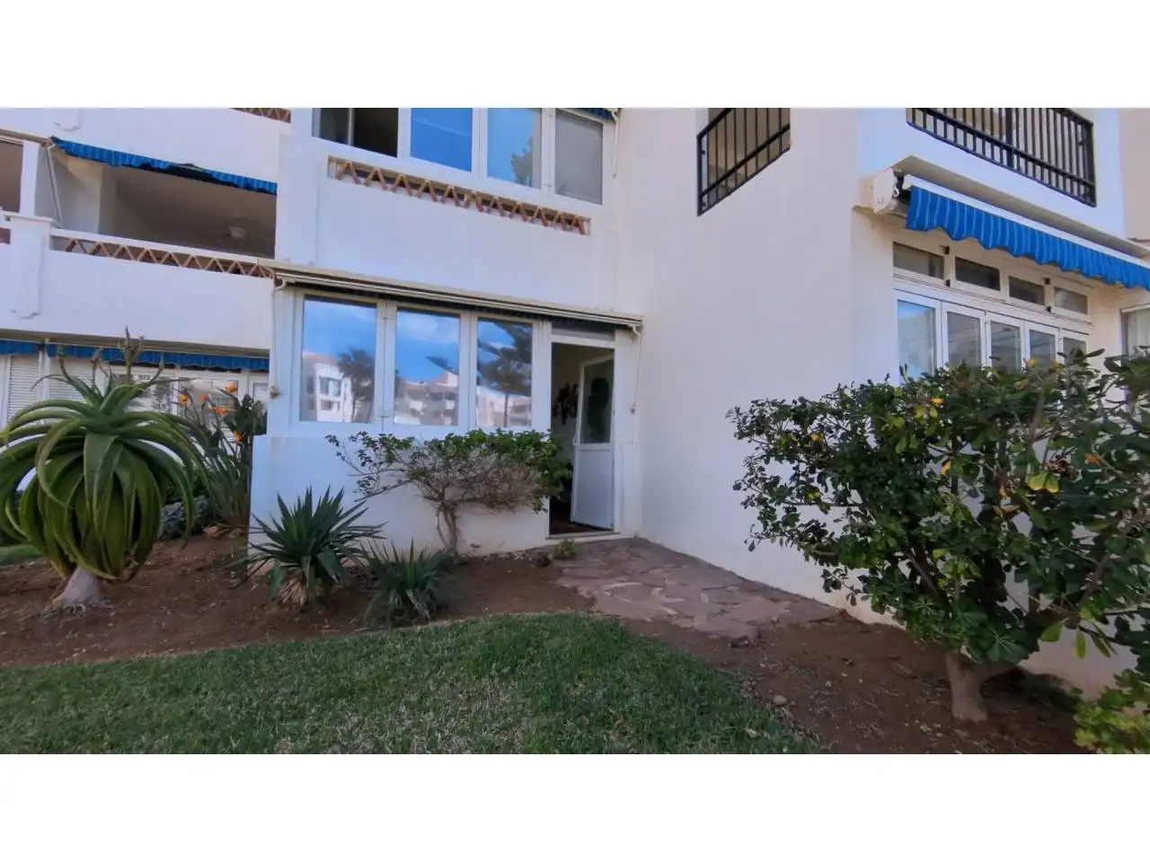 Vista exterior de Apartament en venda en El Ejido amb Terrassa, Moblat i Piscina comunitària