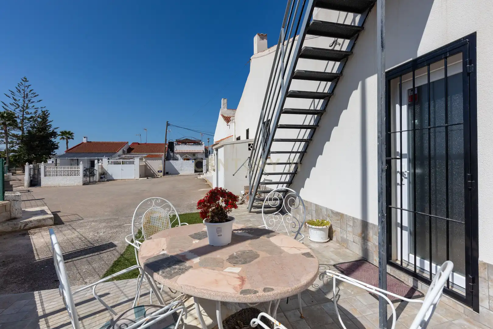 Terrassa de Casa adosada en venda en Torrevieja amb Aire condicionat i Piscina comunitària