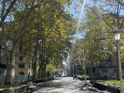 Vista exterior de Pis en venda en Bilbao 