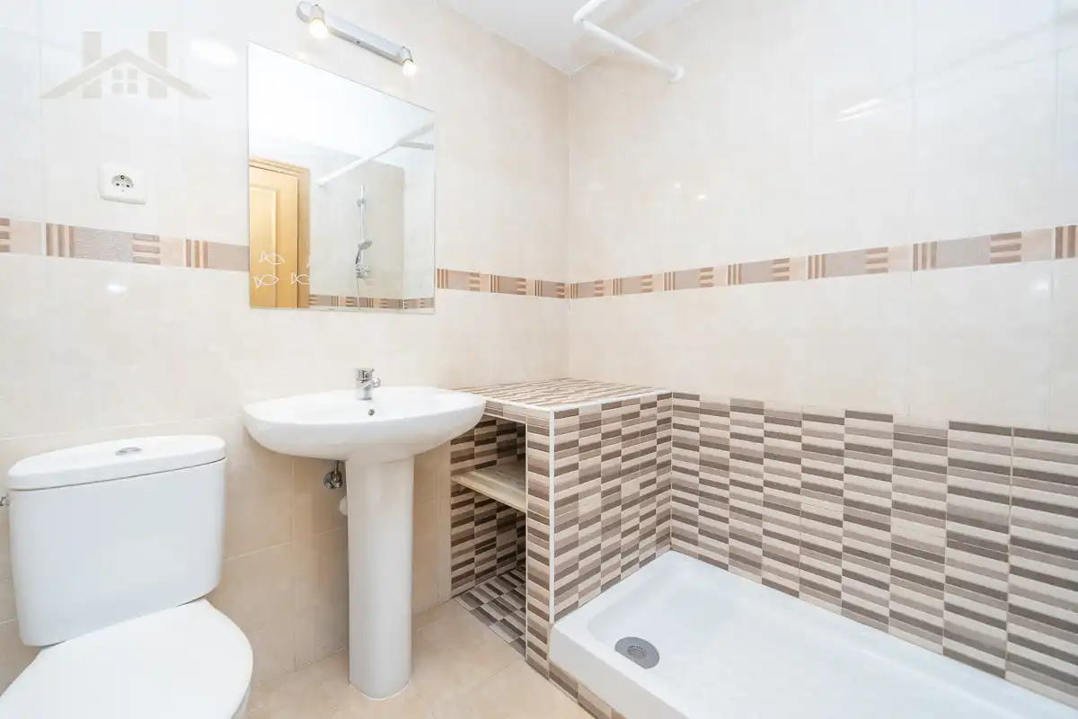 Bathroom of Flat for sale in El Escorial  with Heating, Parquet flooring and Storage room