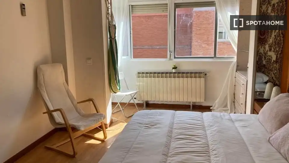 Habitación de Piso de alquiler en Madrid con Aire acondicionado, Calefacción y Amueblado