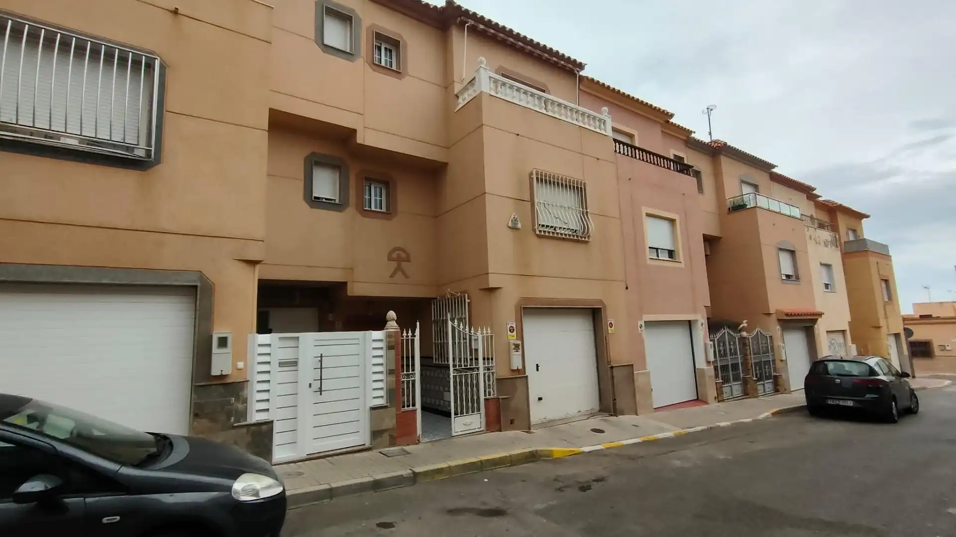 Vista exterior de Casa adosada en venta en El Ejido