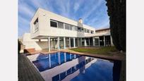 Vista exterior de Casa o xalet de lloguer en Sant Cugat del Vallès amb Aire condicionat, Calefacció i Jardí privat