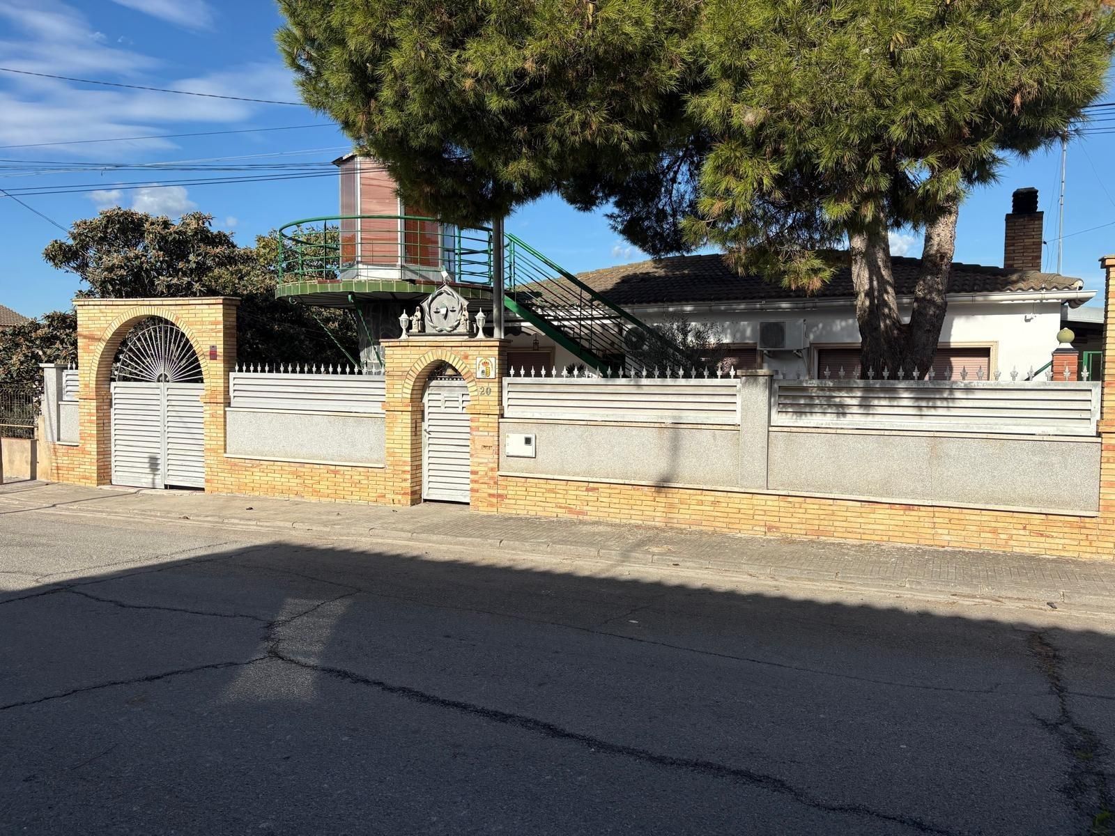 Exterior view of House or chalet for sale in Santa Oliva  with Private garden