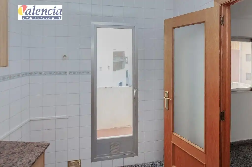 Bathroom of Flat for sale in Paterna