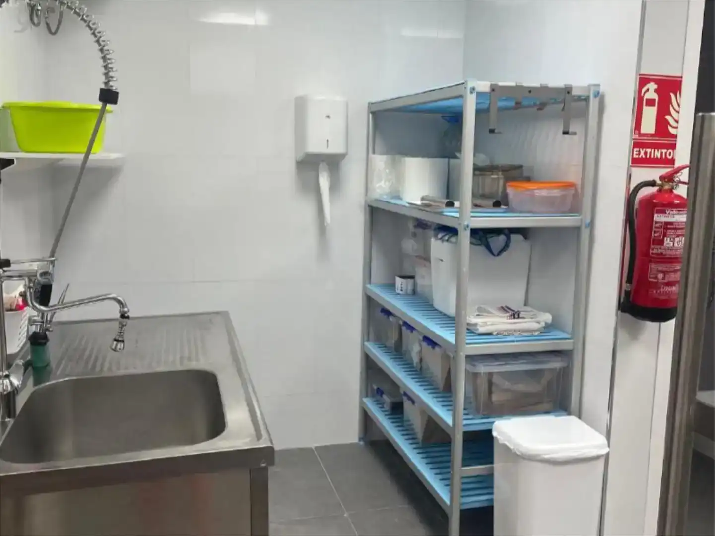 Cocina de Local en venta en San Bartolomé de Tirajana con Aire acondicionado y Amueblado