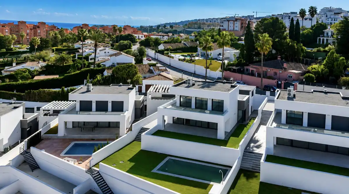 Vista exterior de Casa o xalet en venda en Manilva amb Aire condicionat, Jardí privat i Terrassa