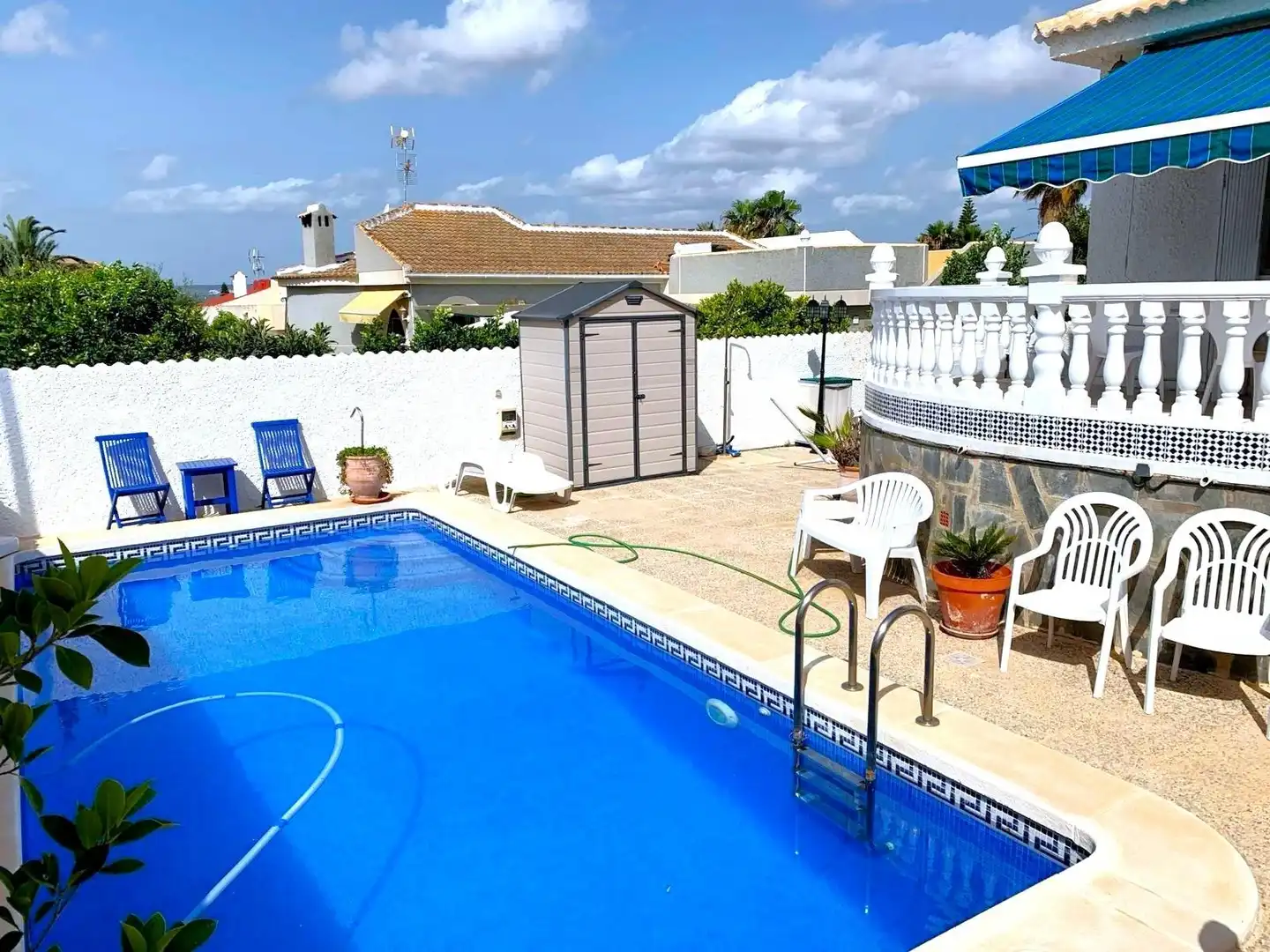 Piscina de Casa adosada en venta en Torrevieja con Aire acondicionado, Calefacción y Jardín privado