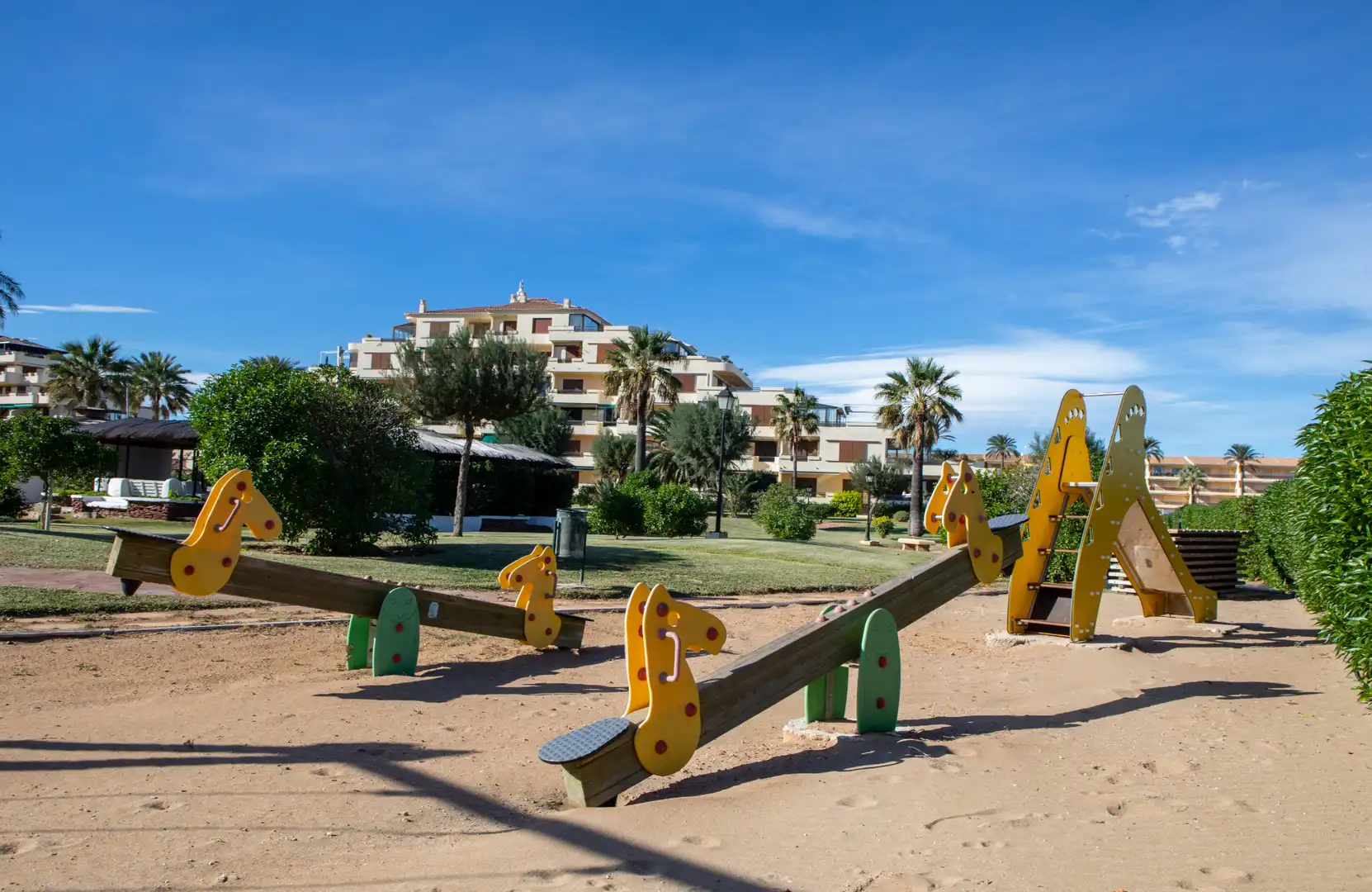 Außenansicht von Wohnung zur Miete in Dénia mit Klimaanlage, Heizung und Terrasse