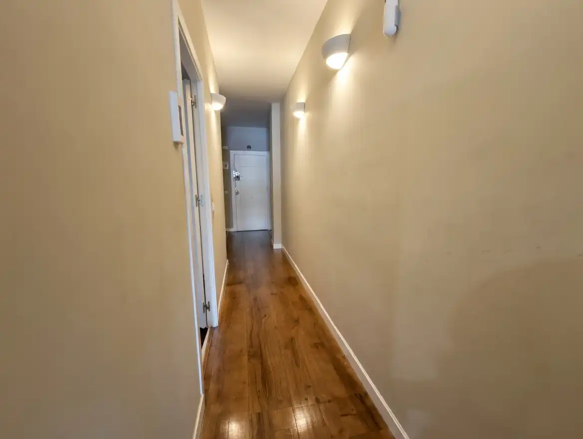 Flat for sale in Barcelona  with Air Conditioner, Oven and Washing machine