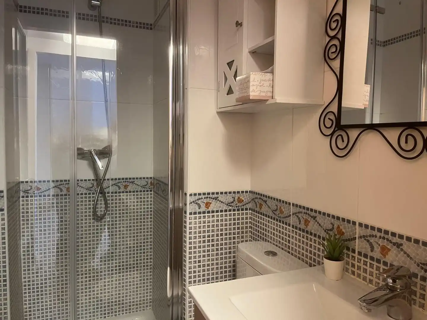Baño de Piso en venta en Alcaucín con Aire acondicionado, Calefacción y Terraza