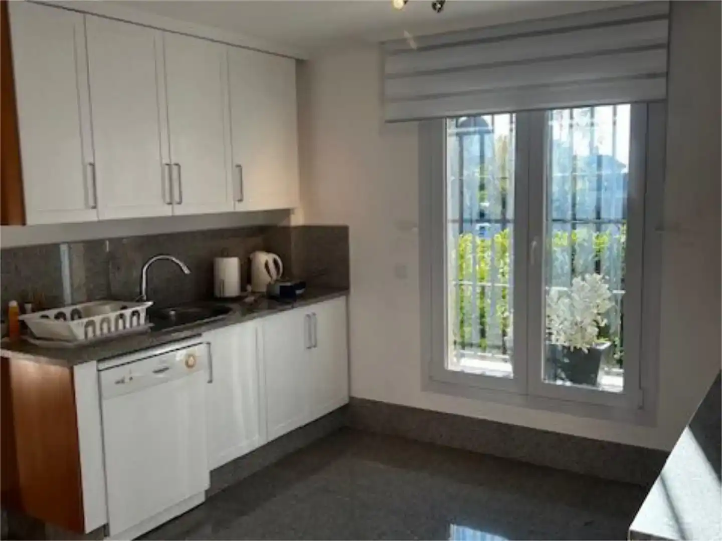 Küche von Wohnung zur Miete in Marbella mit Klimaanlage, Privatgarten und Möbliert