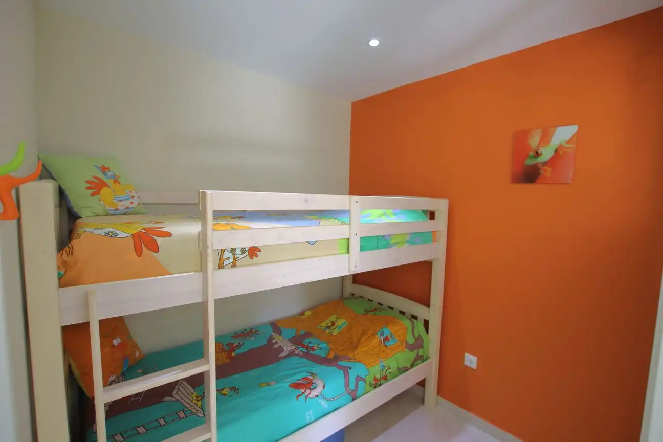 Habitación de Apartamento en venta en Benidorm con Aire acondicionado, Calefacción y Jardín privado