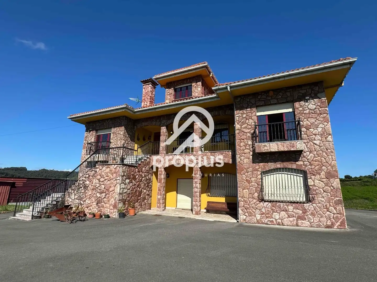 Vista exterior de Casa o chalet en venta en Avilés con Calefacción, Jardín privado y Parquet