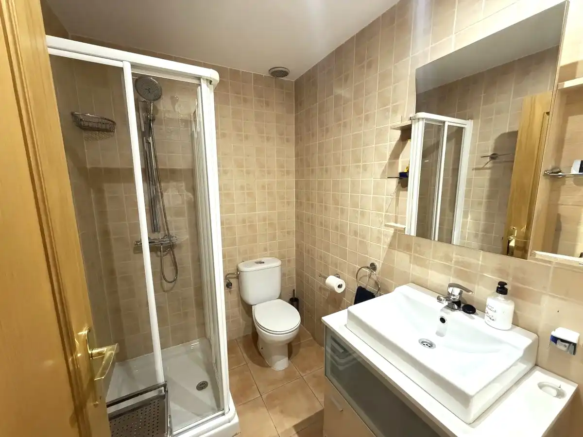 Bathroom of Flat for sale in Madrid  with Heating, Storage room and Community pool