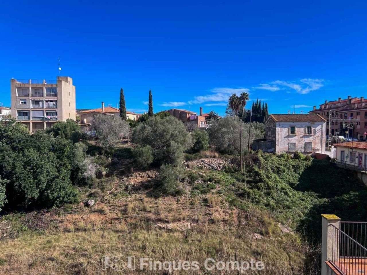 Vista exterior de Casa adosada en venda en Roda de Berà amb Terrassa