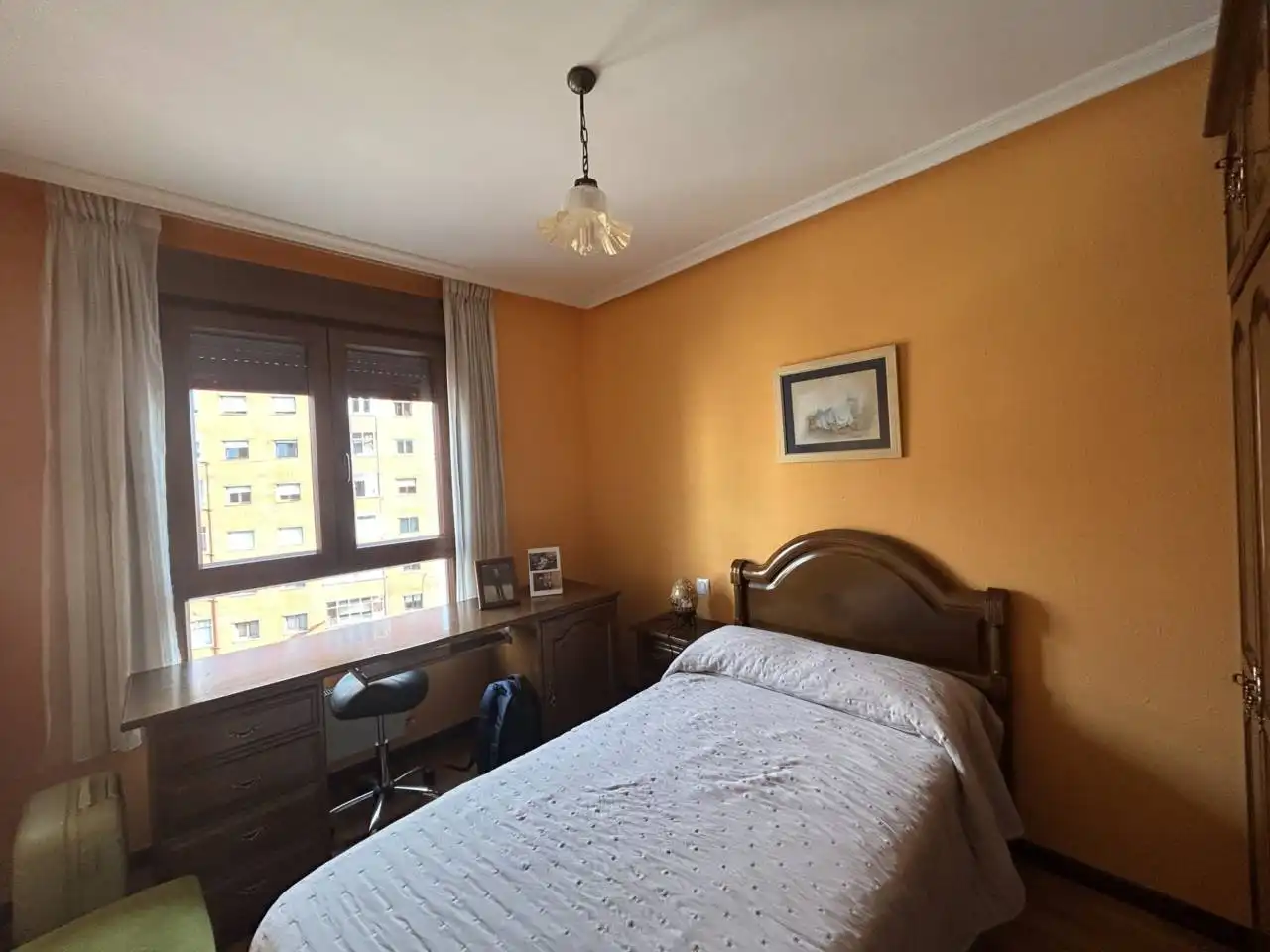 Habitación de Piso en venta en Oviedo  con Calefacción, Parquet y Trastero
