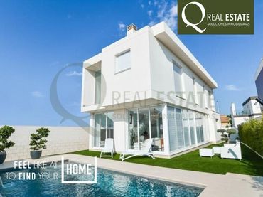 Chalet con piscina en venta en Gran Alacant