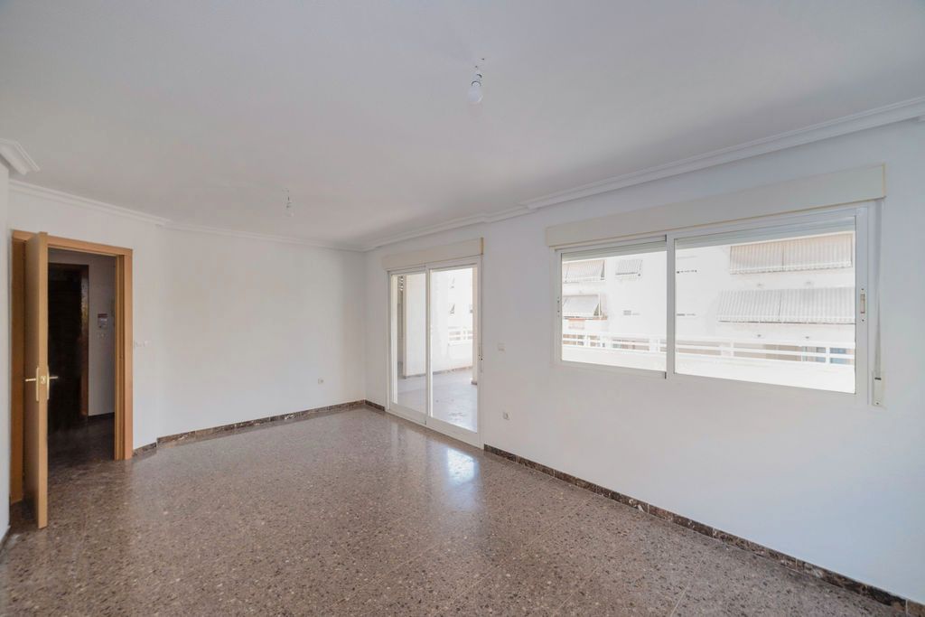 Flat for sale in Alicante / Alacant  with Swimming Pool