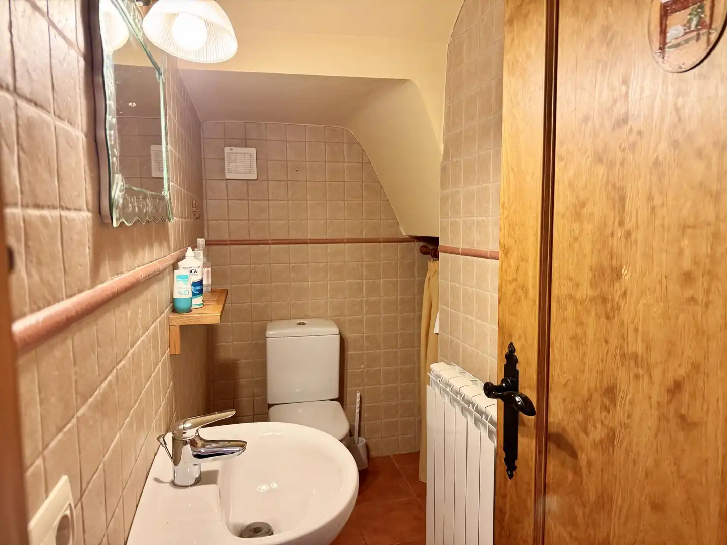 Baño de Casa o chalet en venta en Castellar de n'Hug con Calefacción, Terraza y Amueblado