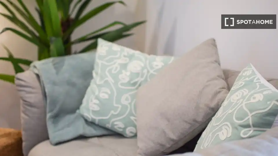 Dormitori de Apartament per a compartir en Barcelona amb Aire condicionat, Terrassa i Moblat
