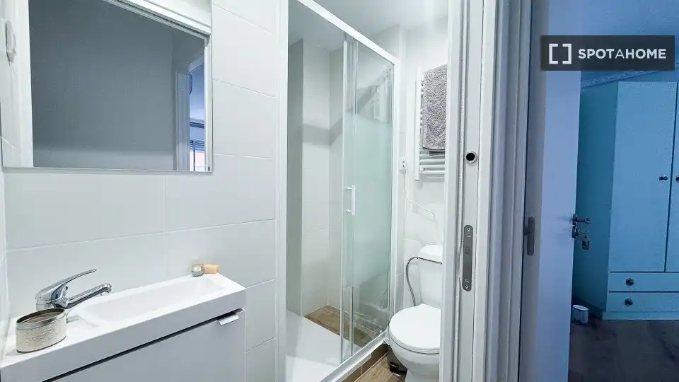 Bathroom of Flat for share in Getafe  with Air Conditioner, Terrace and Furnished