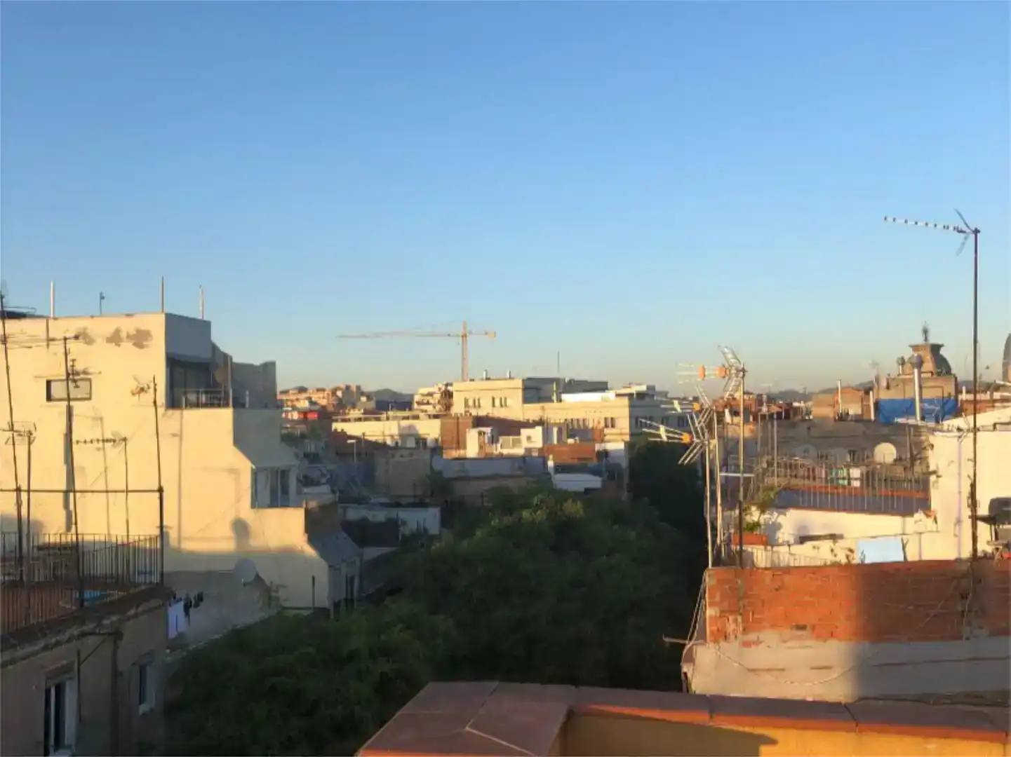 Vista exterior de Estudi en venda en  Barcelona Capital amb Aire condicionat