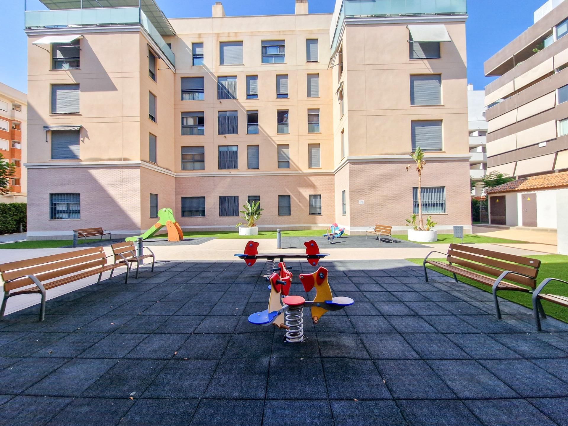 Vista exterior de Pis en venda en Elche / Elx amb Aire condicionat, Calefacció i Jardí privat