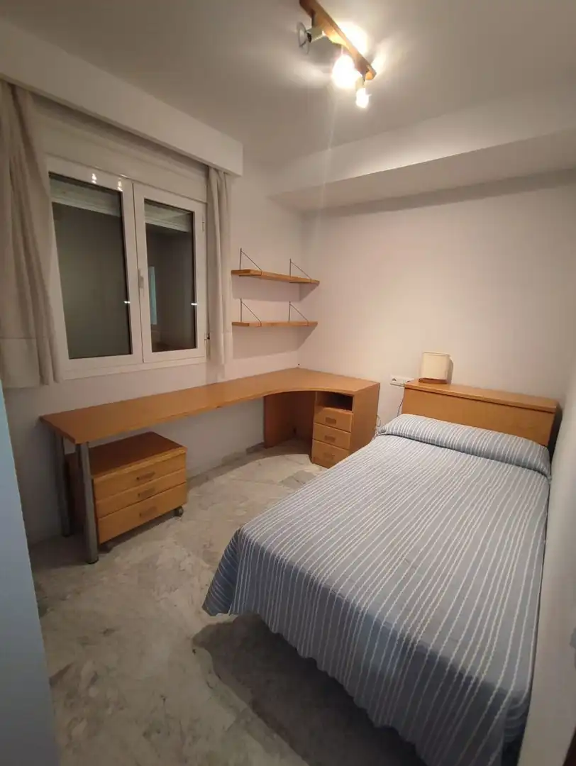 Habitación de Piso de alquiler en Sevilla con Aire acondicionado, Calefacción y Horno