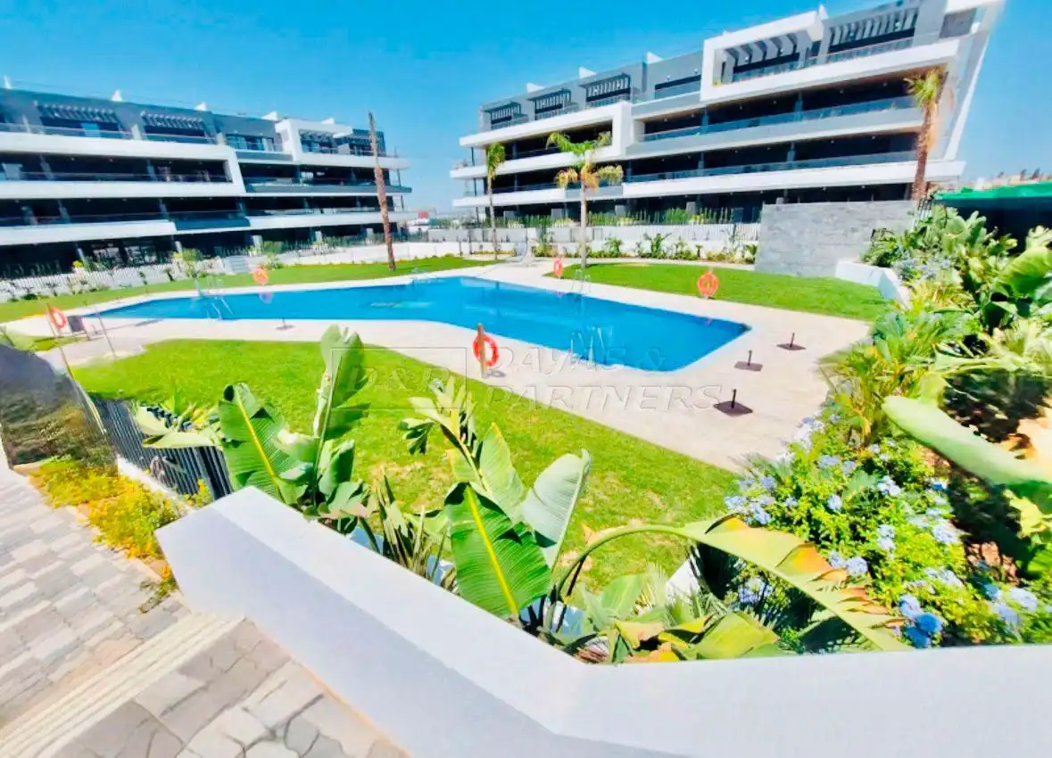 Piscina de Ático en venta en Torrevieja con Aire acondicionado, Calefacción y Terraza