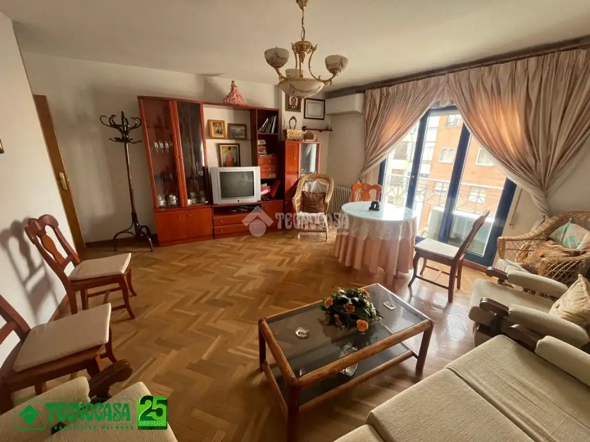 Sala d'estar de Pis en venda en Ciudad Real amb Balcó