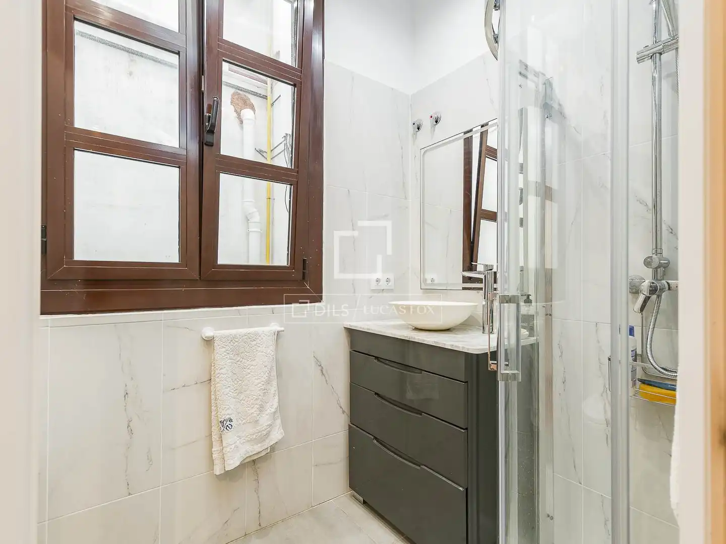 Baño de Piso en venta en Barcelona con Calefacción, Terraza y Balcón