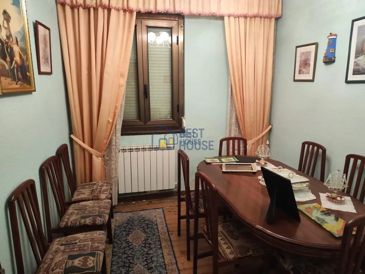 Casa o xalet en venda en León Capital  amb Calefacció, Jardí privat i Parquet