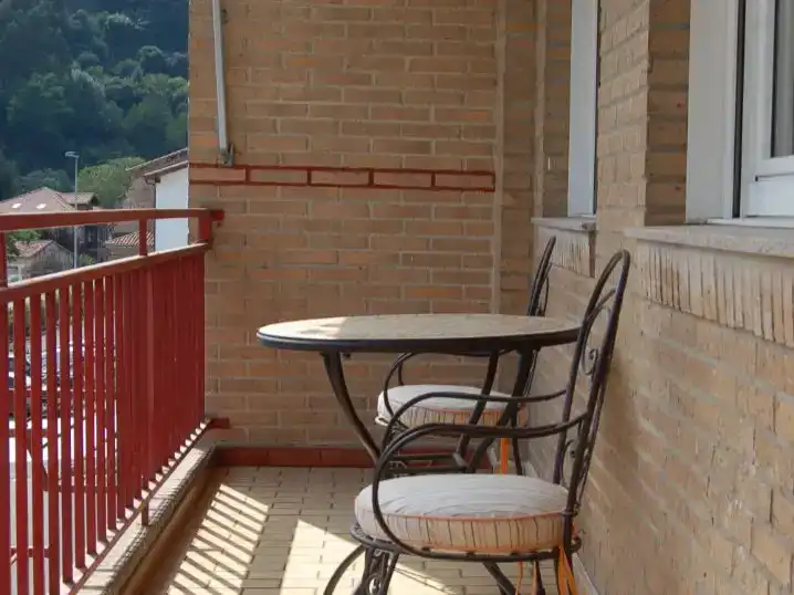 Terrassa de Pis en venda en Valdáliga amb Parquet, Moblat i Balcó