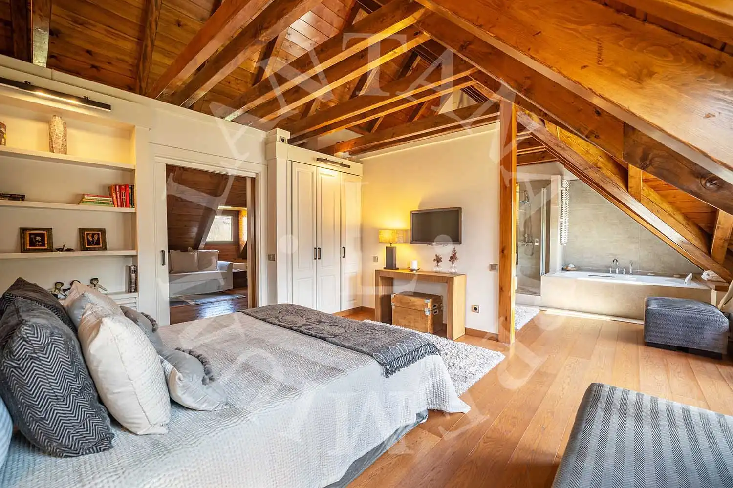 Habitación de Casa adosada en venta en Naut Aran con Calefacción, Jardín privado y Parquet