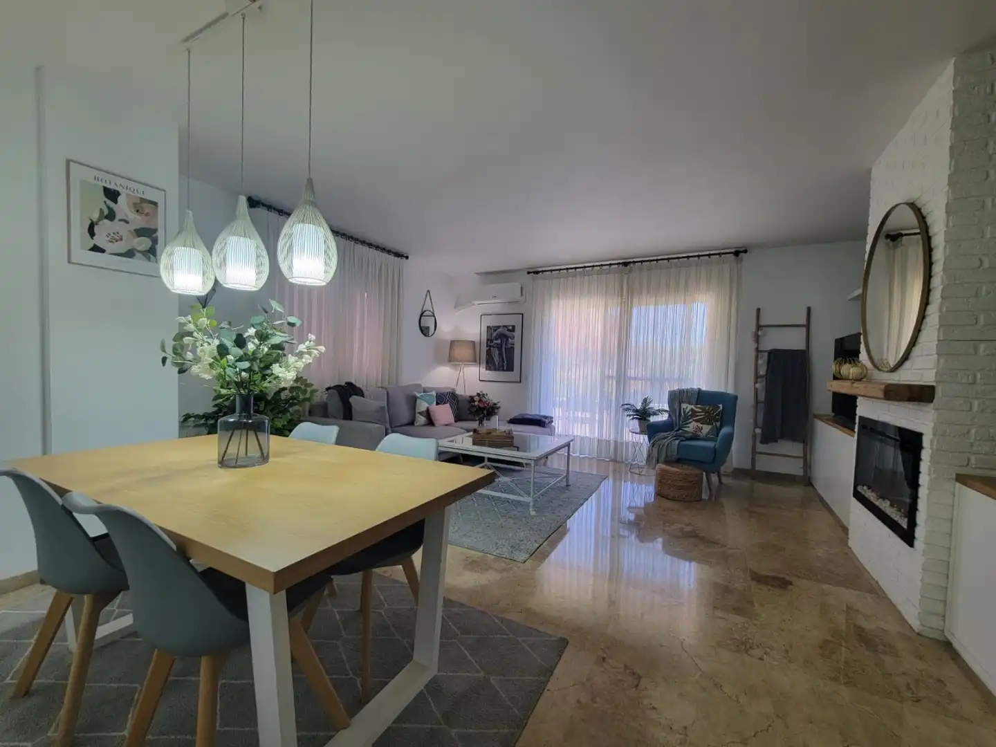 Sala d'estar de Casa adosada en venda en Reus amb Aire condicionat, Parquet i Terrassa