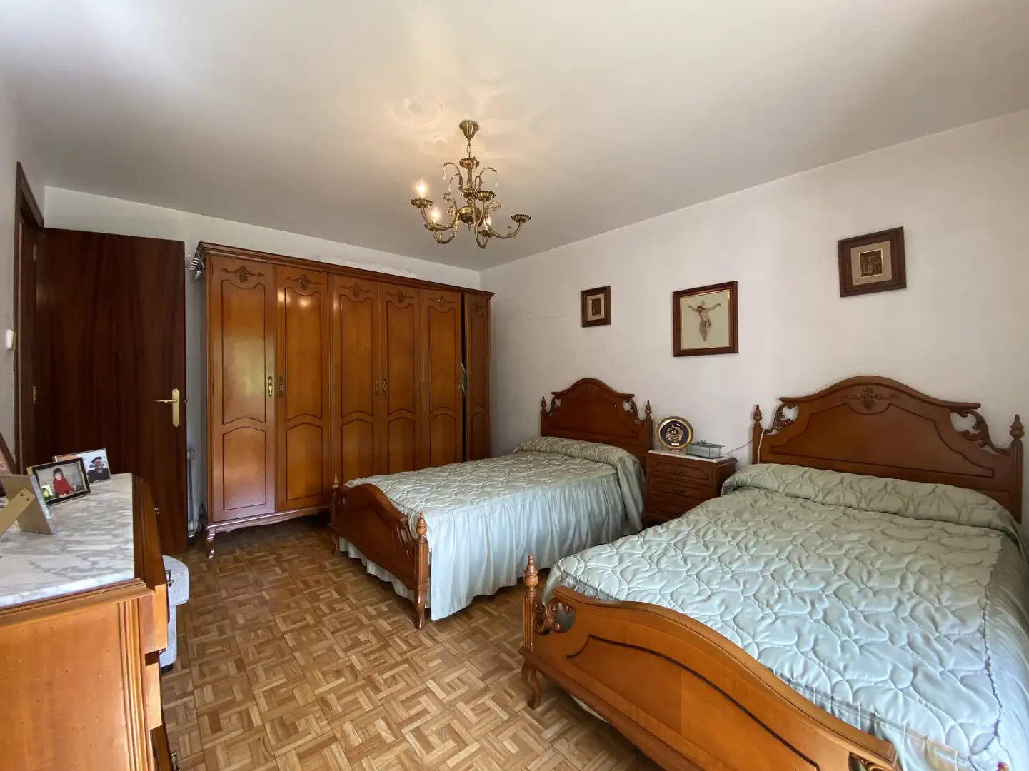 Habitación de Casa adosada en venta en Torrelavega  con Jardín privado