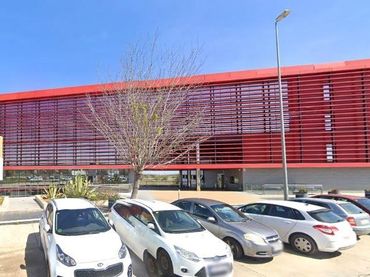 Locale commerciale in vendita a Calle Platino
