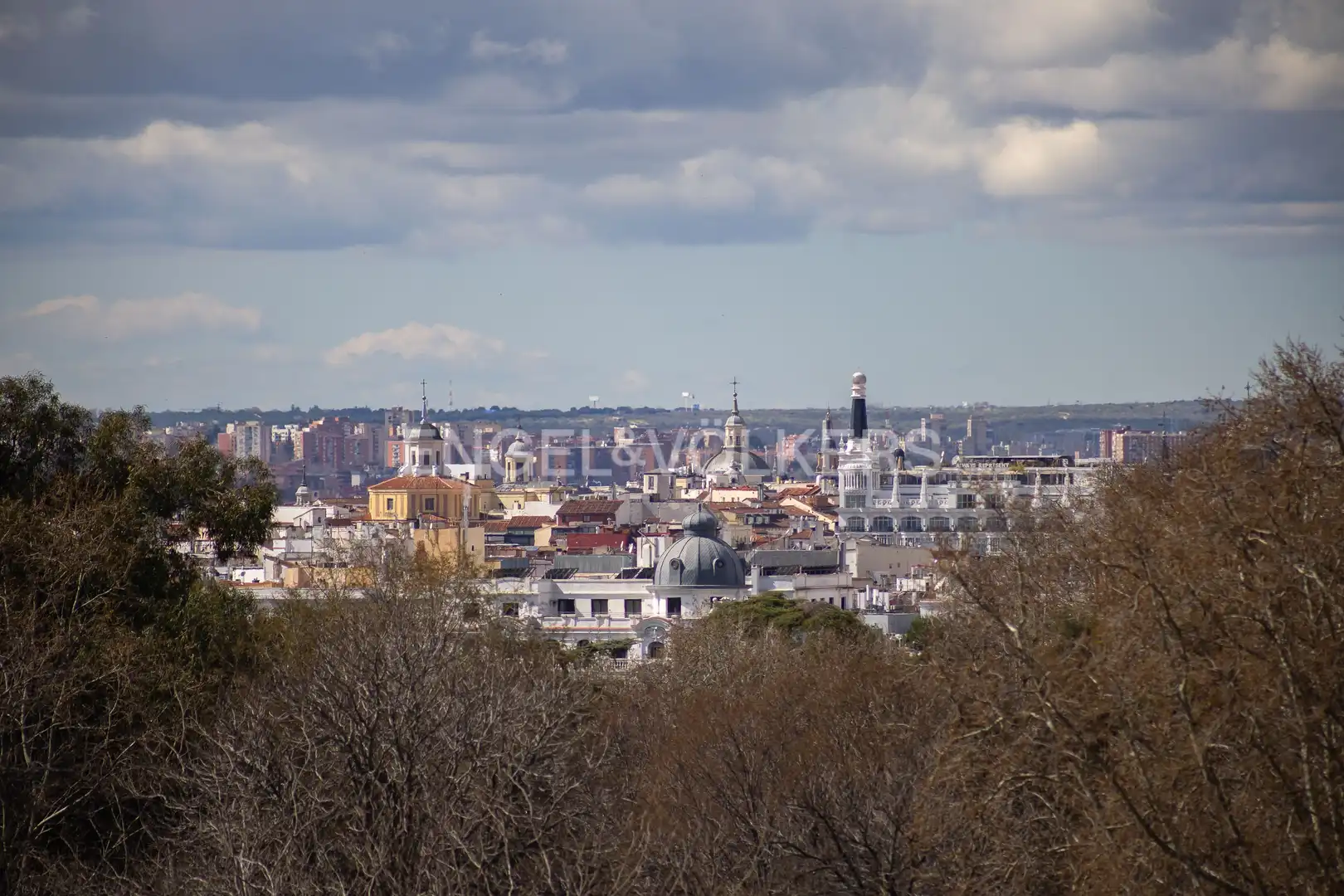 Außenansicht von Wohnung zur Miete in Madrid mit Klimaanlage, Heizung und Parkett