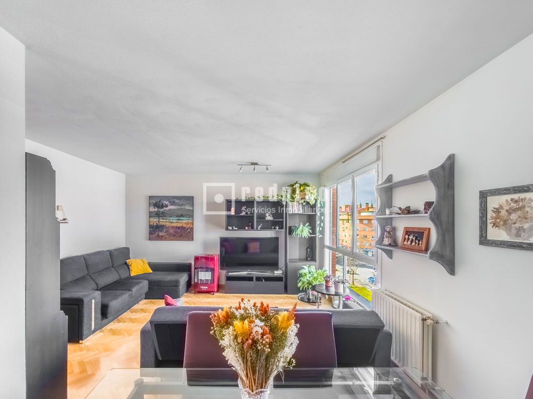 Living room of Flat for sale in  Madrid Capital  with Heating and Parquet flooring