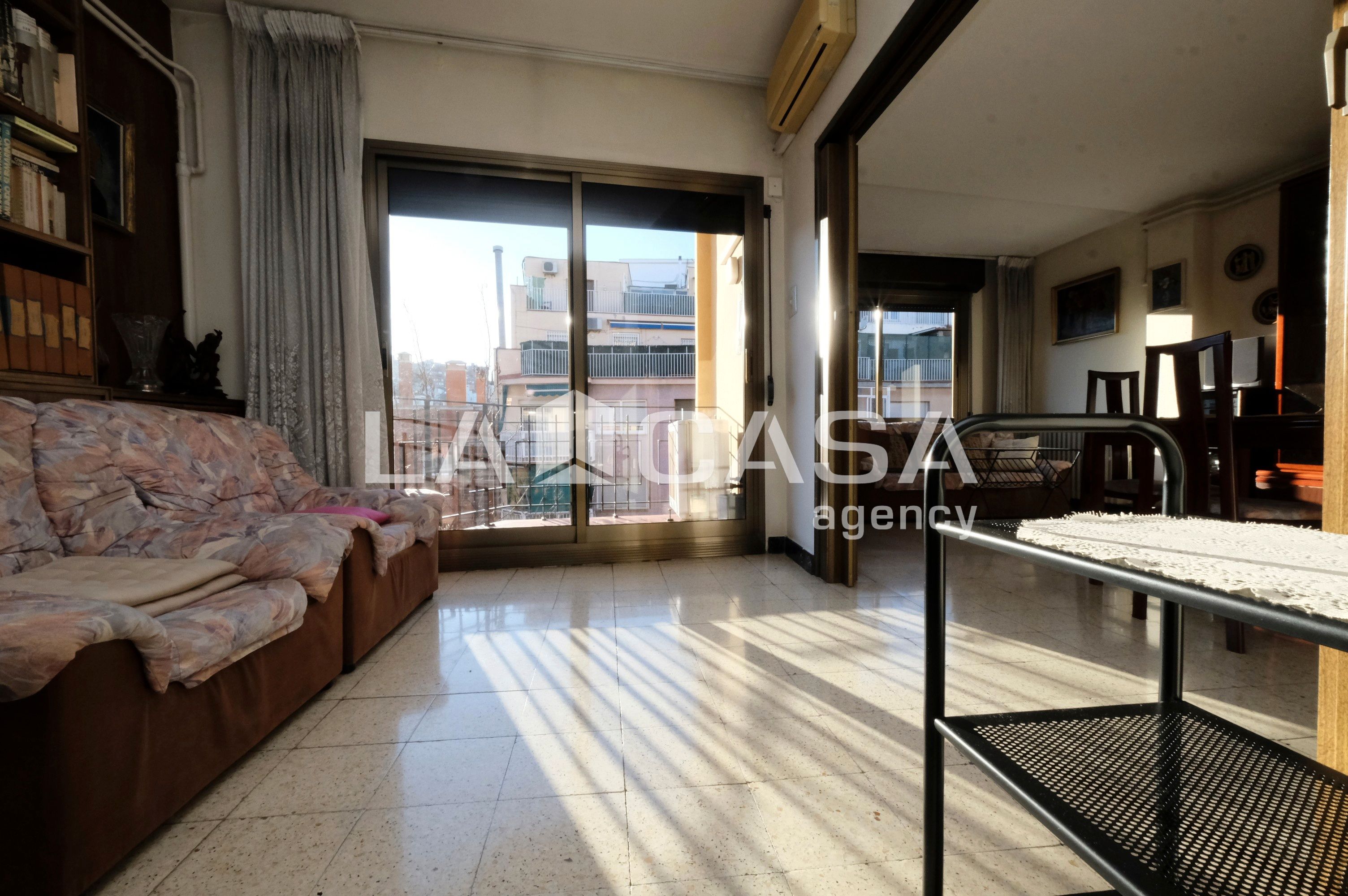 Flat for sale in  Barcelona Capital  with Heating and Balcony