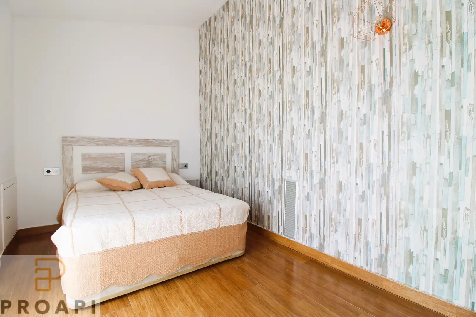 Schlafzimmer von Haus oder Chalet zum Verkauf in Fornells de la Selva mit Klimaanlage, Heizung und Privatgarten