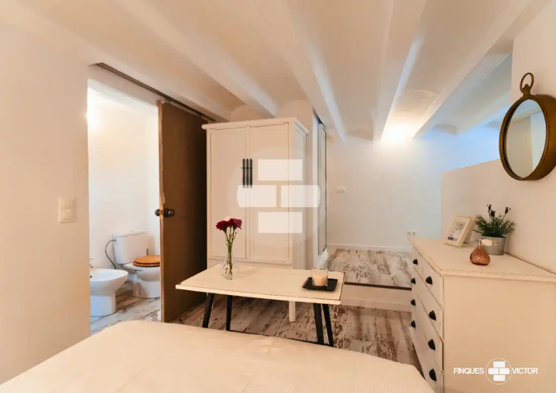 Habitación de Piso en venta en Barcelona con Amueblado, Horno y TV