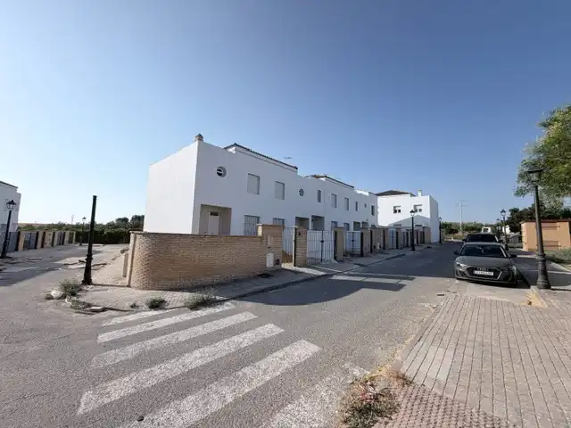 Vista exterior de Casa o xalet en venda en Manzanilla amb Jardí privat, Parquet i Balcó