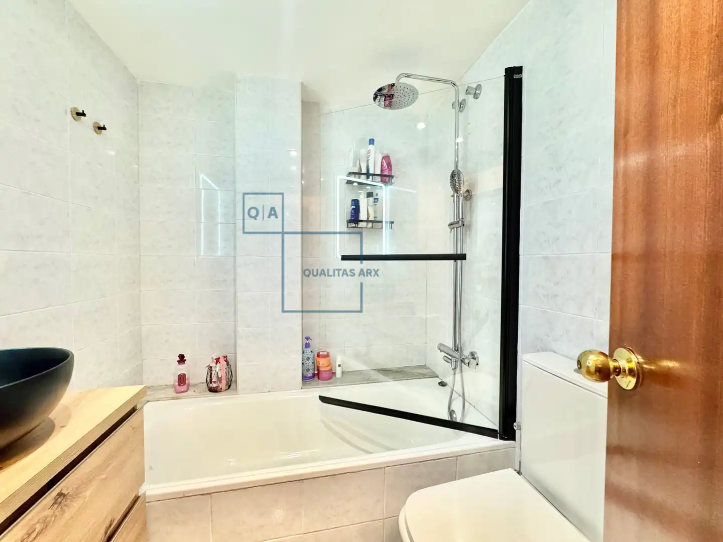 Baño de Piso en venta en Terrassa con Aire acondicionado, Calefacción y Amueblado